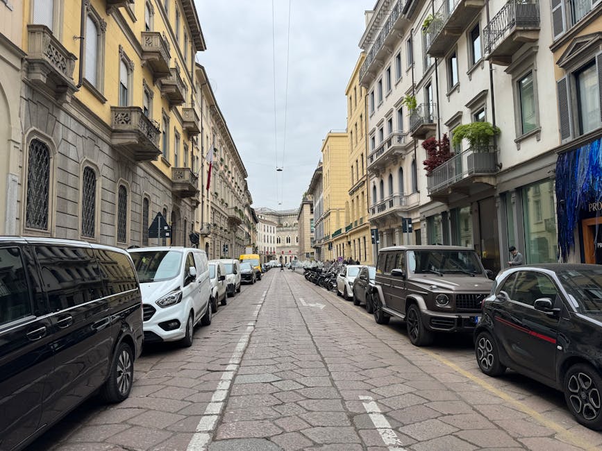 Strada di una città italiana moderna